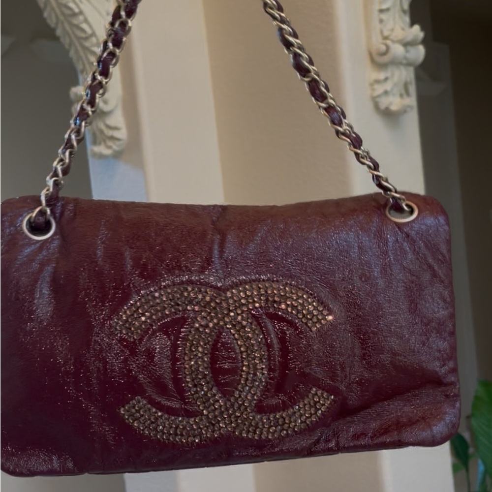 CHANEL Burgundy Leather Bag with Gold Chain - Picture 4 of 14